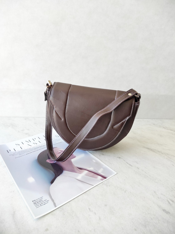 خرید کیف نیم دایره قهوه ای