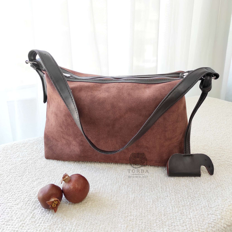 خرید کیف دوشی جیر قهوهای مناسب زمستان