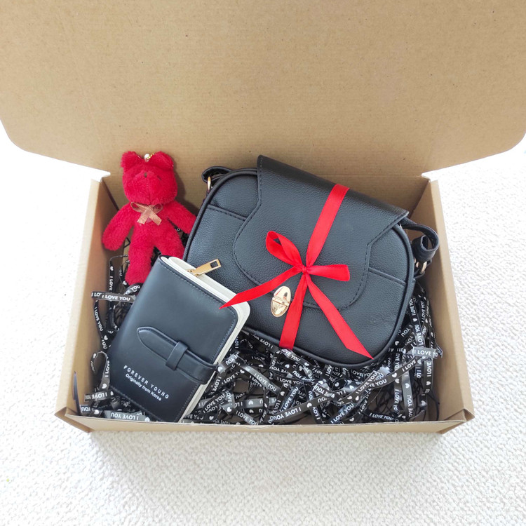 خرید هدیه دخترانه شیک و قیمت مناسب