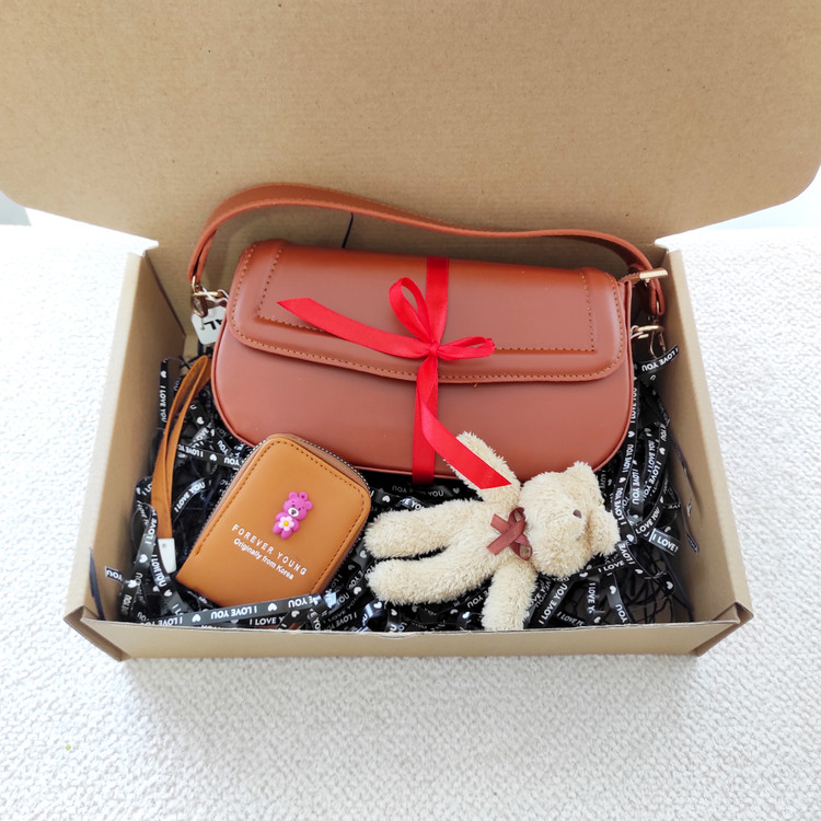 خرید پک هدیه زنانه برای تولد