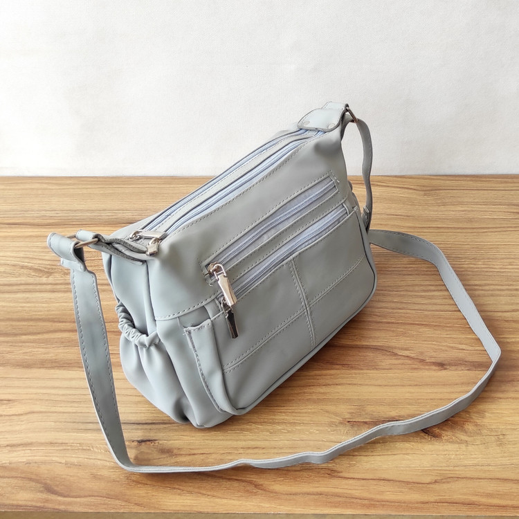 خرید کیف دوشی جادار مناسب روزمره